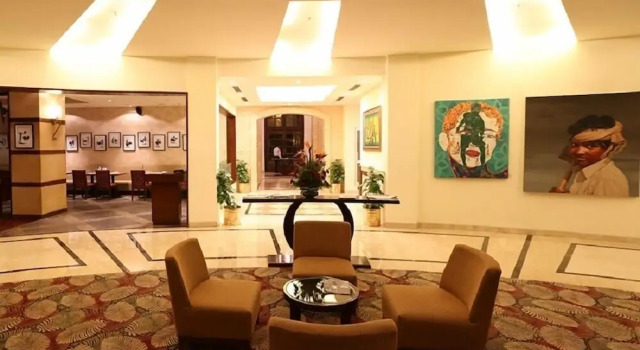 Dlf Club5, Rezervovat Hotel Hotely v Haryana s bazénem, Bazén