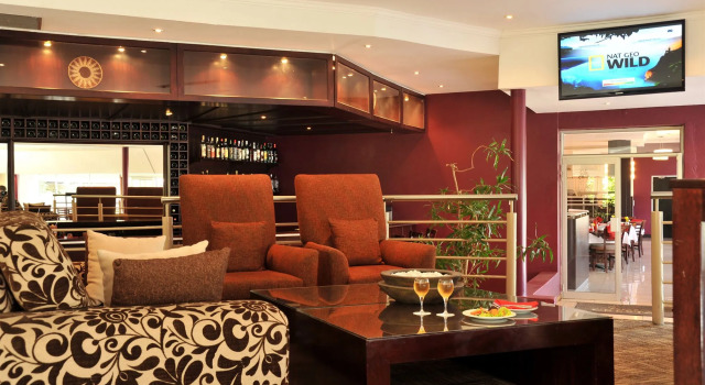 Cresta Thapama, Book Hotel 3-stjernede hoteller i Francistown, 3*