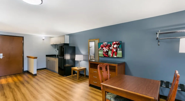 Студия HomeTowne Studios by Red Roof Denver, PA