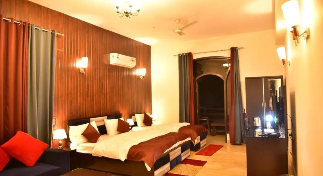 Люкс Deluxe Nook Inn & Suites - 2 Min Walk From MG ROAD METRO