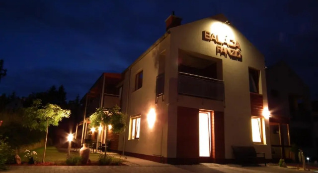 Baláca Panzió, Book Hotel Hoteller i Veszprem med parkering, Parkering