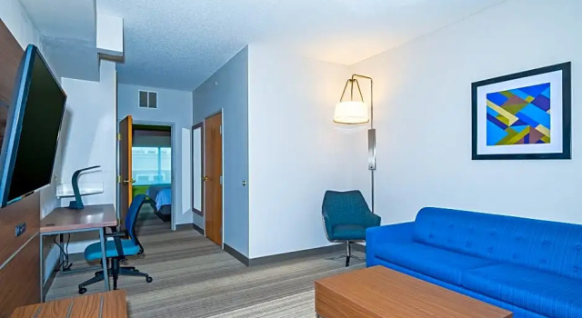Двухместный люкс c 1 комнатой Holiday Inn Express Hotel & Suites Woodbridge by IHG