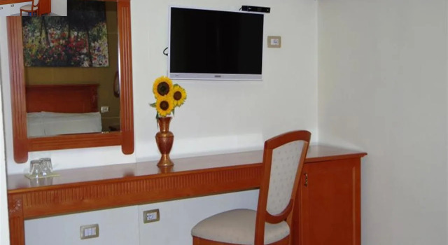 Hotel Millennium, Забронировать Отель Тирана область Тирана, рядом с Skanderbeg Square