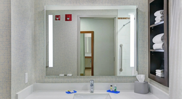 Двухместный люкс Holiday Inn Express & Suites - Woodstock, ON CANADA
