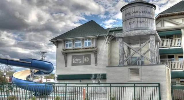 Lodge at Five Oaks Pigeon Forge - Sevierville, Забронировать Отель Севьервилл Great Smoky Mountains National Park