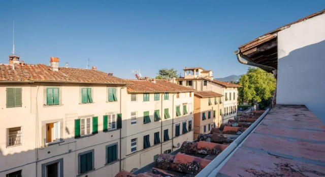 Casa Marta in Lucca With 2 Bedrooms and 1 Bathrooms