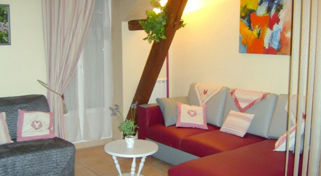 Apartment With one Bedroom in Thenon, With Pool Access, Furnished Terr, Rezerwuj Apartament Thenon Black Perigord