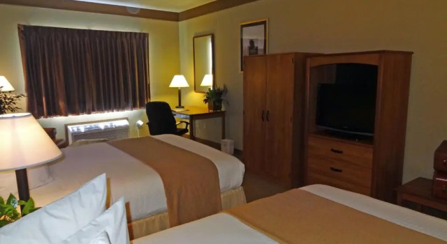 Четырёхместный номер Deluxe Texan Inn By OYO Beeville US-181