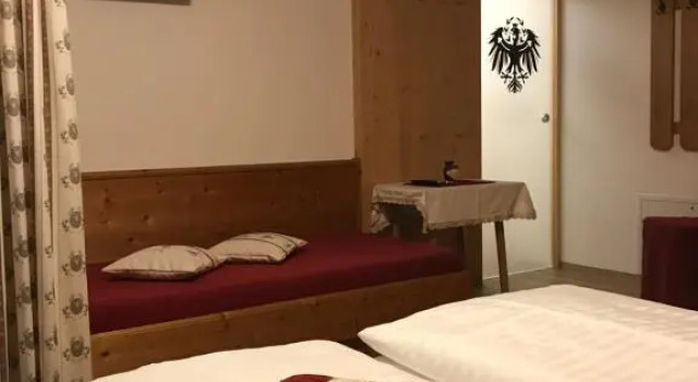 Das Enzian, Rezerwuj Hotel Hotele w Tyrol z parkingiem, Parking