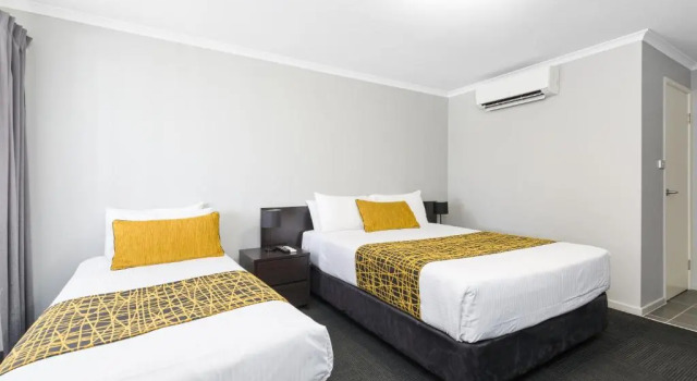 Четырёхместный номер Executive The Stirling Motel