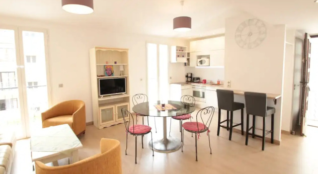 4 Pièces Mezzanine Balcon 7 Pers, Забронировать Отель Отели Канн с парковкой, рядом с Le Croisette Casino Barriere de Cannes, Парковка