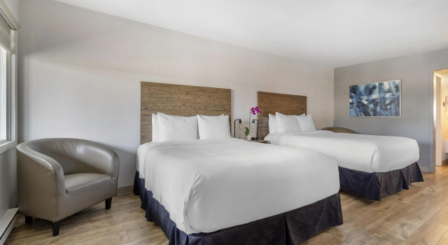 Четырёхместный люкс Dannys Suites, SureStay Collection by Best Western