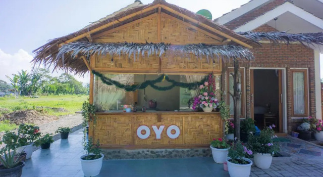Super OYO 1696 Sapo Rumbia, Rezerwuj Hotel Berastagi Sumatra