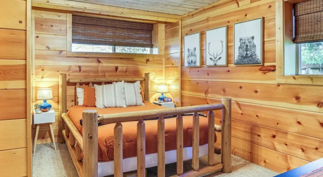 Walk to Golf, Lake: Twain Harte Cabin w/ Fireplace, Забронировать Дом для отпуска Твейн-Гарт штат Калифорния