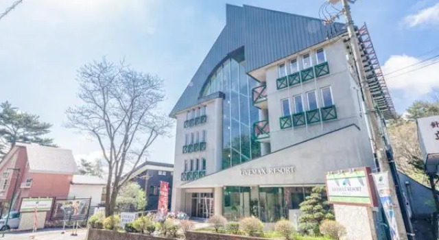 Livemaxresort kusazuonsen, Забронировать Отель Отели Кусацу с парковкой, рядом с Лыжный курорт Кусацу Онсэн, Парковка