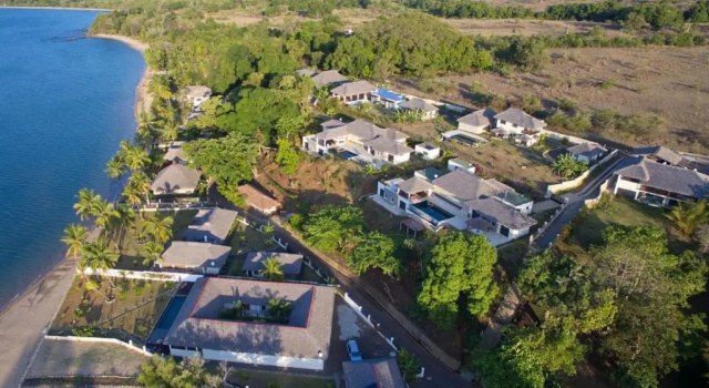 Вилла с 2 комнатами рядом с пляжем Home The Residence
