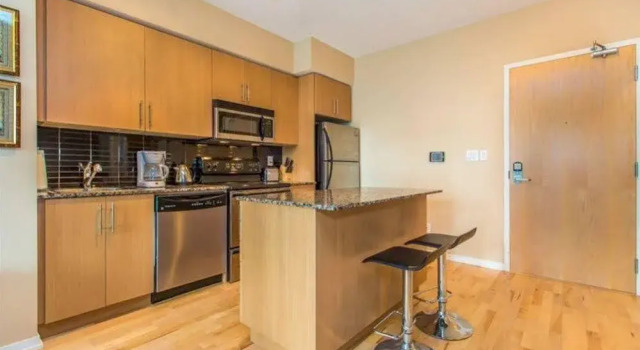 Sky View Suites - Maple Leaf Square