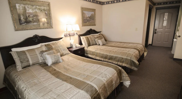 Четырёхместный номер Standard Hearthstone Inn & Suites