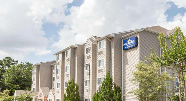 Четырёхместный номер Standard Microtel Inn & Suites by Wyndham Saraland