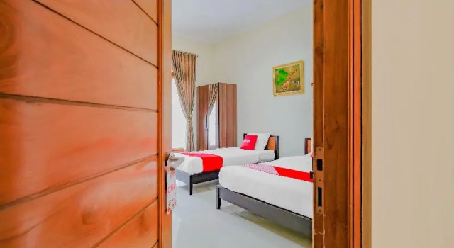 Puri Cartenz Syariah by OYO Rooms, Book Hotel Sleman Yogyakarta Province