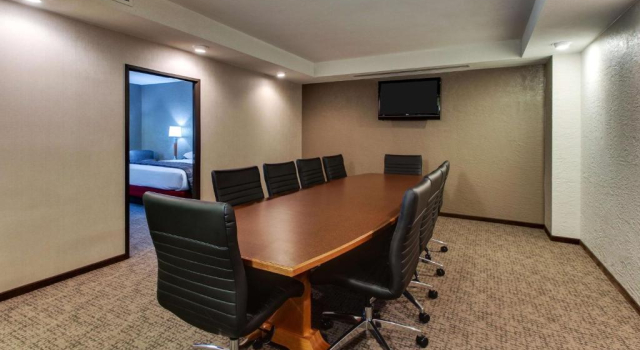 Двухместный номер Deluxe с 2 комнатами Drury Inn & Suites Phoenix Happy Valley