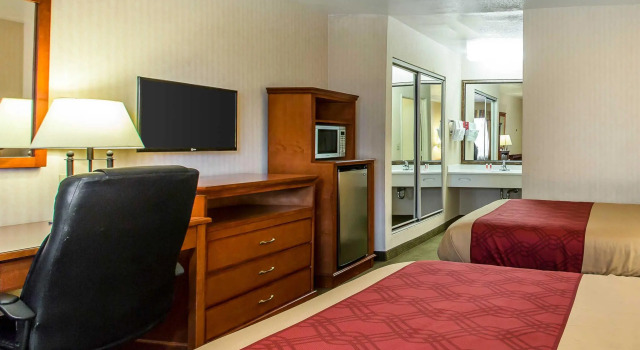 Номер Standard Econo Lodge Inn & Suites Riverside - Corona