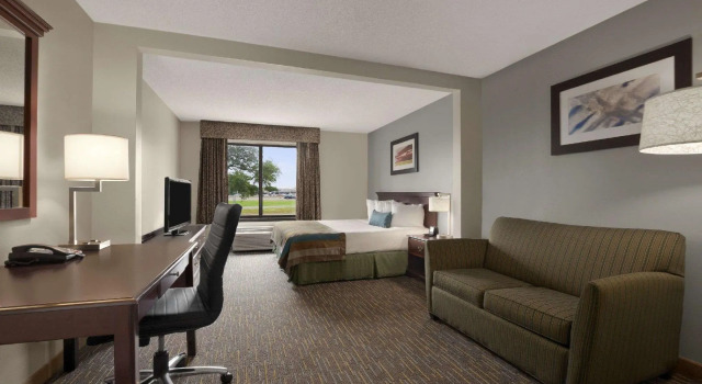 Двухместный люкс Wingate by Wyndham and Williamson Conference Center