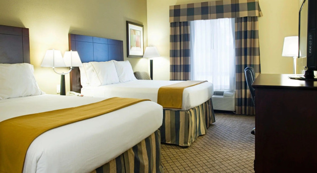 Четырёхместный номер Standard Holiday Inn Express Hotel & Suites San Antonio NW-Medical Area by IHG