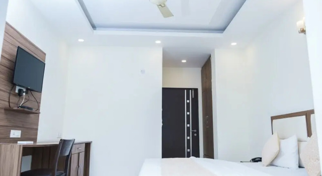 Capital O 87040 Hotel Kesar, Varaa Hotelli Gurgaon 