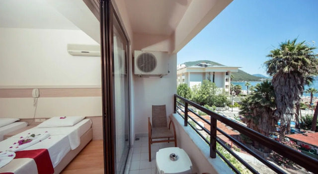 Двухместный номер Standard с балконом и с видом на горы HOTEL PORTOFİNO Marmaris