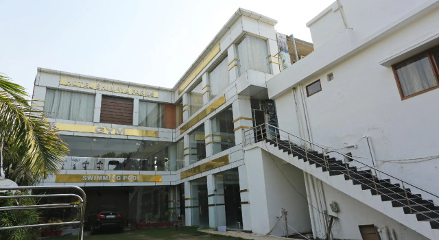 Capital O 36059 Shimaya Home Stay, Rezerwuj Hotel Hotele w Uttarakhand z basenem, Basen