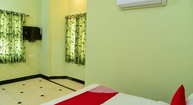 Home Modern Villa by OYO Rooms