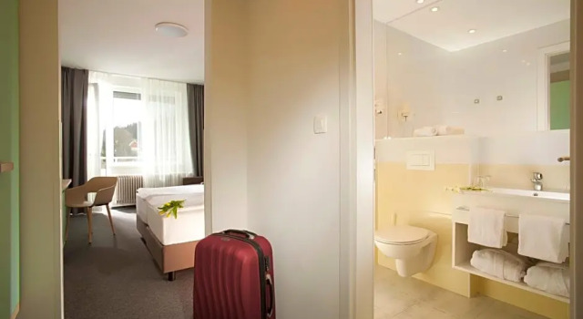 Номер Superior с балконом и с видом на бассейн Hotel Vesna
