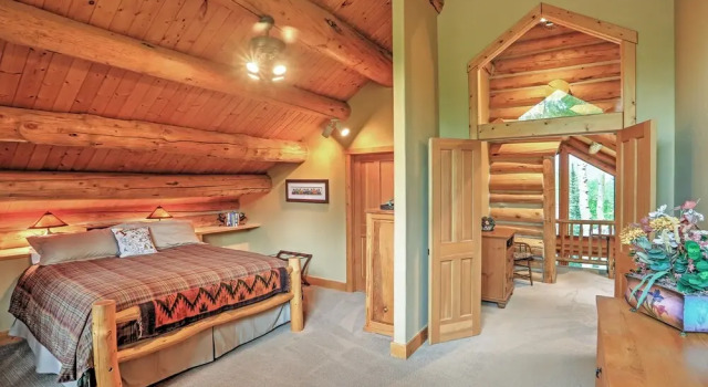 Коттедж с 4 комнатами Ski-in/ski-out Telluride Home w/ Deck & Hot Tub!