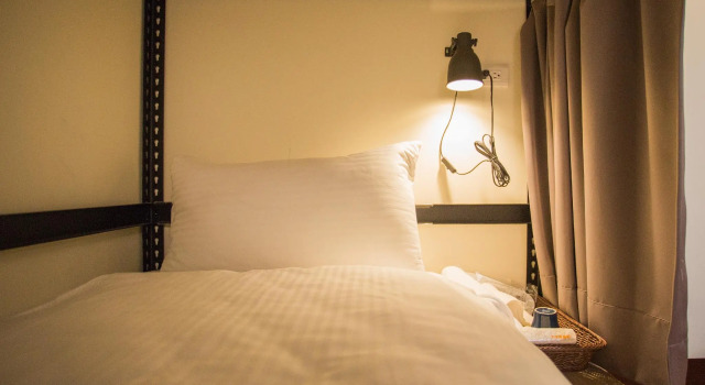 Кровать в общем номере (женский номер) Douzi Hotel Taoyuan Airport Metro THSR A17