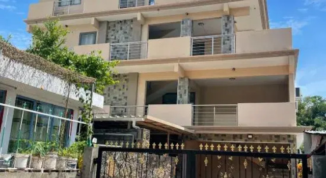 Luxurious Teak Furnished City Apartment w/ Pool, Book Lejlighed Lejligheder i Central Mauritius, Lejlighed