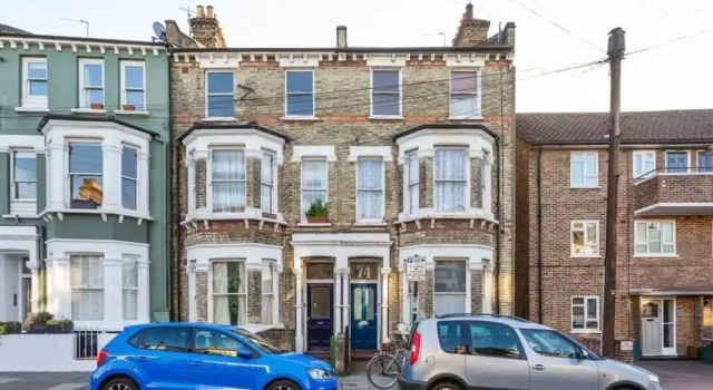 Cosy 2bed Skylight Apt W/patio in Clapham Junction