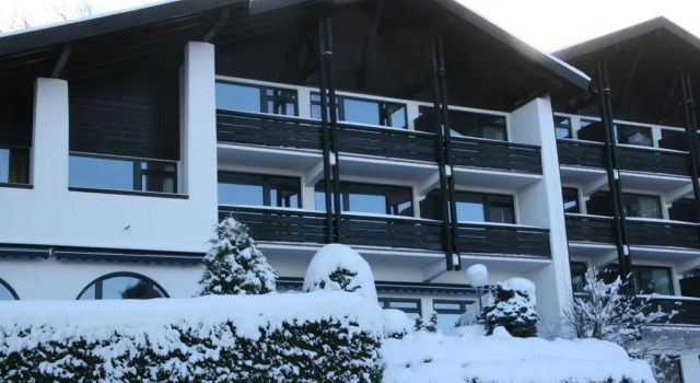 Hotel Schloss Berg, Забронировать Отель Берг Lake Starnberger
