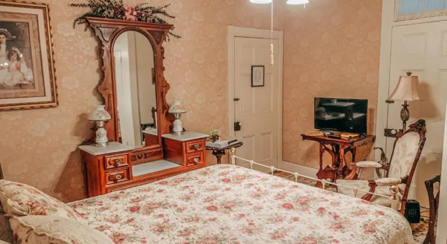 Emig Mansion, Boek Hotel York 