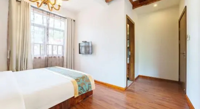 Кровать в общем номере с 6 комнатами Stream Banks Private Hostel