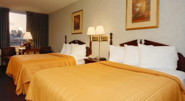 Четырёхместный номер Standard Quality Inn Shenandoah Valley