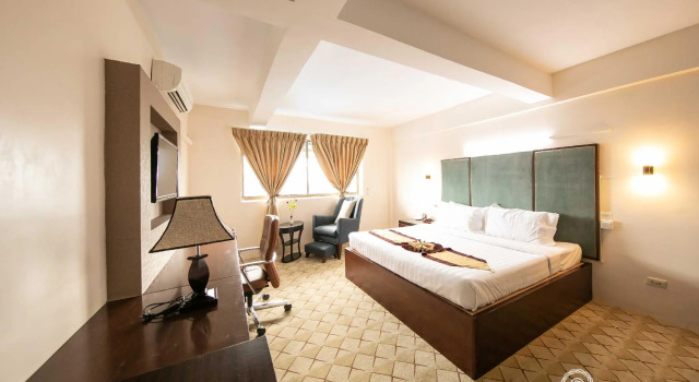 Люкс City Hotel Yangon