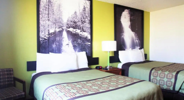 Четырёхместный номер Standard Super 8 by Wyndham South Boston VA