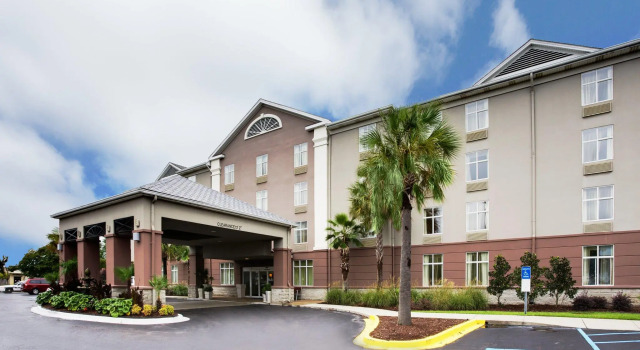 Run of House Holiday Inn Express Hotel & Suites Charleston - Northwoods by IHG