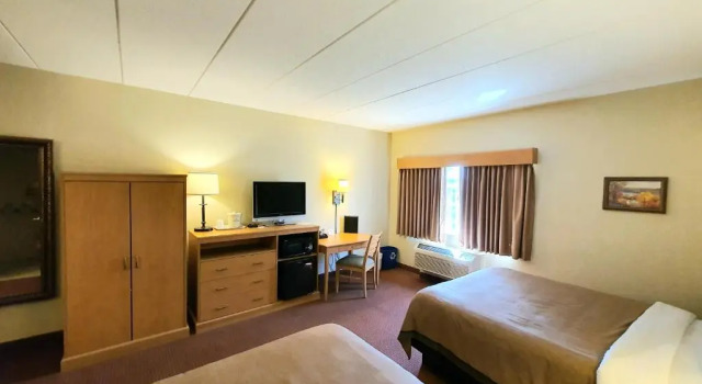 Четырёхместный номер Standard AmeriVu Inn and Suites - Waconia