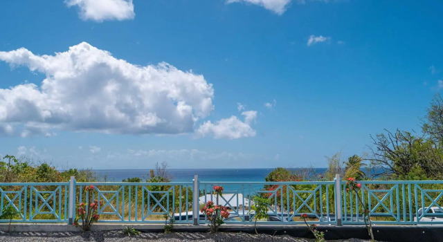 Villa Lyjade, 4 CH, piscine, vue mer, Varaa Villa Mökit kohteessa Fort-de-France, Mökki