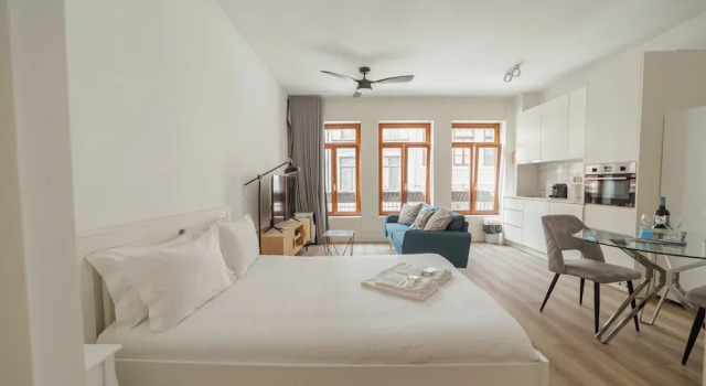 Downtown Comfort Apartment by Vacationy