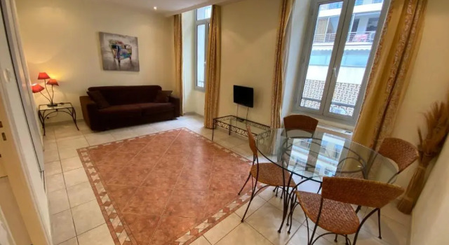 Апартаменты Superior Cannes Holiday Suites