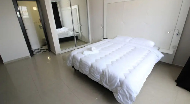 Полулюкс с балконом Rich Royal Suites
