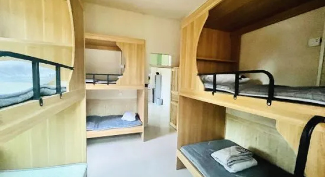 Кровать в общем номере (мужской номер) Riyuewan NEXTDOOR backpacker hostel